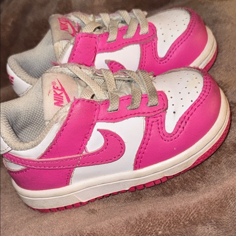 Nike Dunk Low
Baby/Toddler Sneakers in Pink and White 5C - Picture 4 of 9